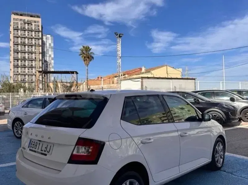 Usado Skoda Fabia Ambition 110 CV (80 kW) 2020 Blanco Utilitario