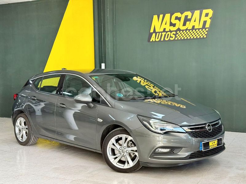 Gris Usado 2017 Opel Astra Excellence Berlina | 13.900 € (Un poco caro) - Imagen 1/4