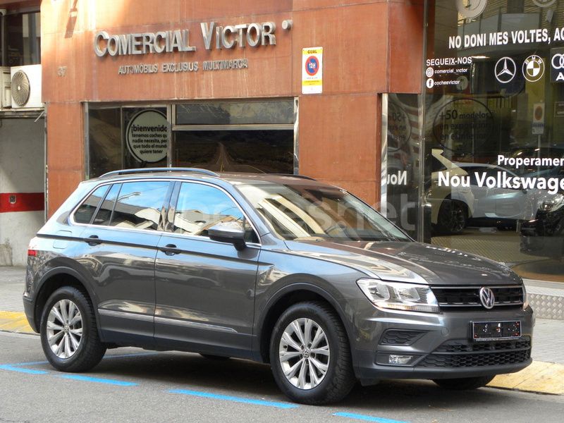 Gris / plata Usado 2017 VW Tiguan Edition SUV | 22.900 € (Caro) - Imagen 1/4
