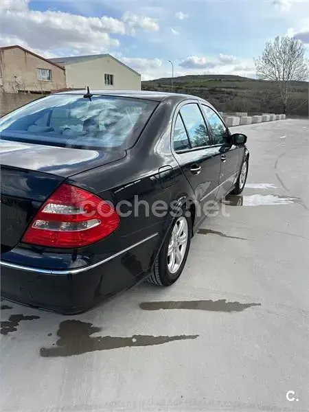 Usado Mercedes E200 Avantgarde 122 CV (89 kW) 2006 Negro Berlina