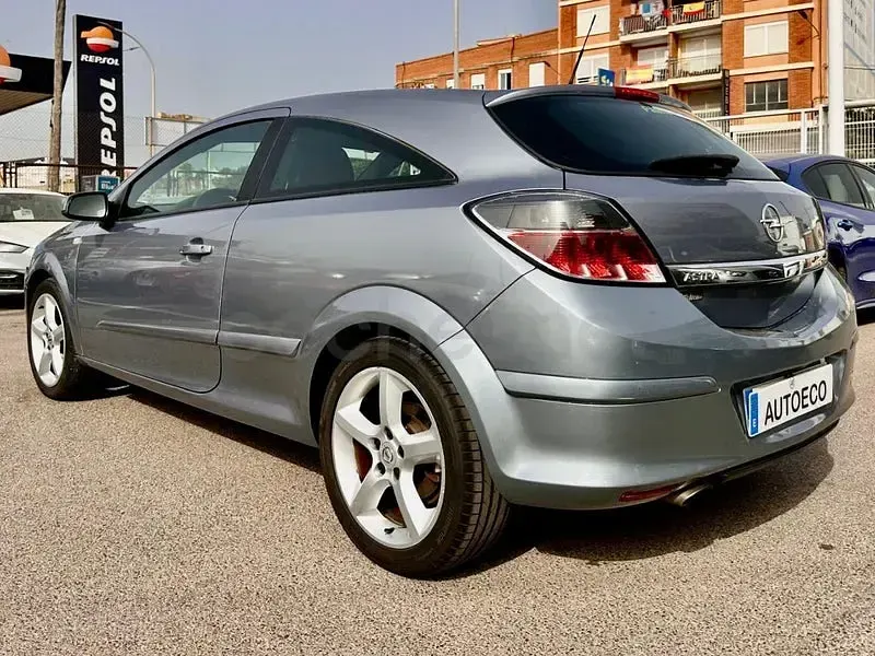Usado Opel Astra GTC Energy 115 CV (84 kW) 2008 Gris / plata Berlina