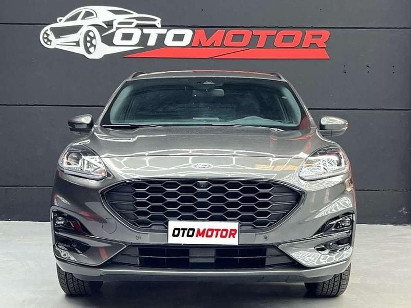 Usado Ford Kuga Vignale 224 CV (164 kW) 2021 Gris SUV