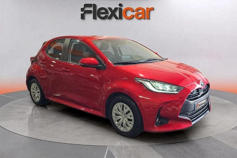 Rojo Usado 2023 Toyota Yaris Hybrid Active Berlina | 16.990 € (Super precio) - Imagen 1/4