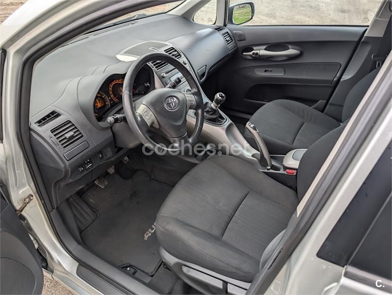 Usado Toyota Auris Luna 126 CV (92 kW) 2007 Gris / plata Utilitario