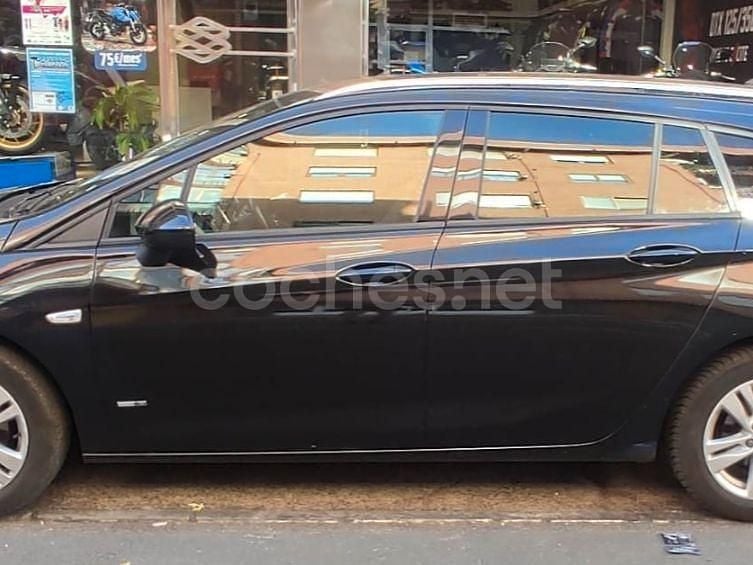 Usado Opel Astra Ultimate 145 CV (106 kW) 2021 Negro Familiar