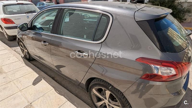 Usado Peugeot 308 Active 120 CV (88 kW) 2017 Gris / plata Berlina