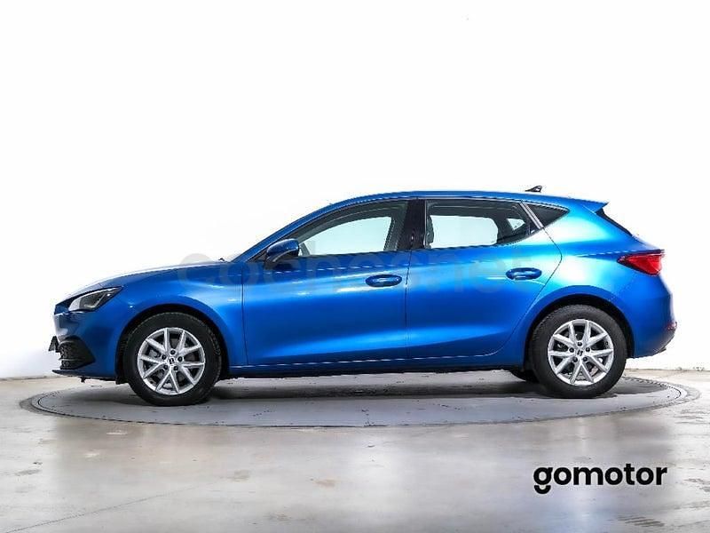 Usado Seat Leon Style 110 CV (80 kW) 2024 Azul Familiar