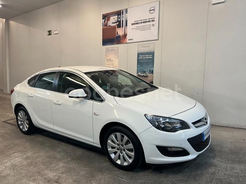 Blanco Usado 2017 Opel Astra Elegance Berlina | 11.900 € (Precio justo) - Imagen 1/4
