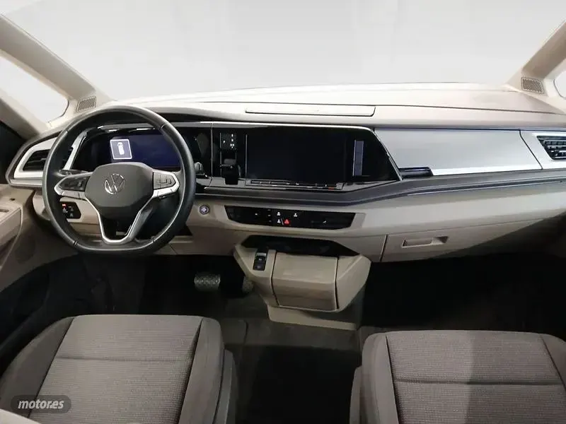 Usado VW Multivan 150 CV (110 kW) 2025 Rojo Monovolumen