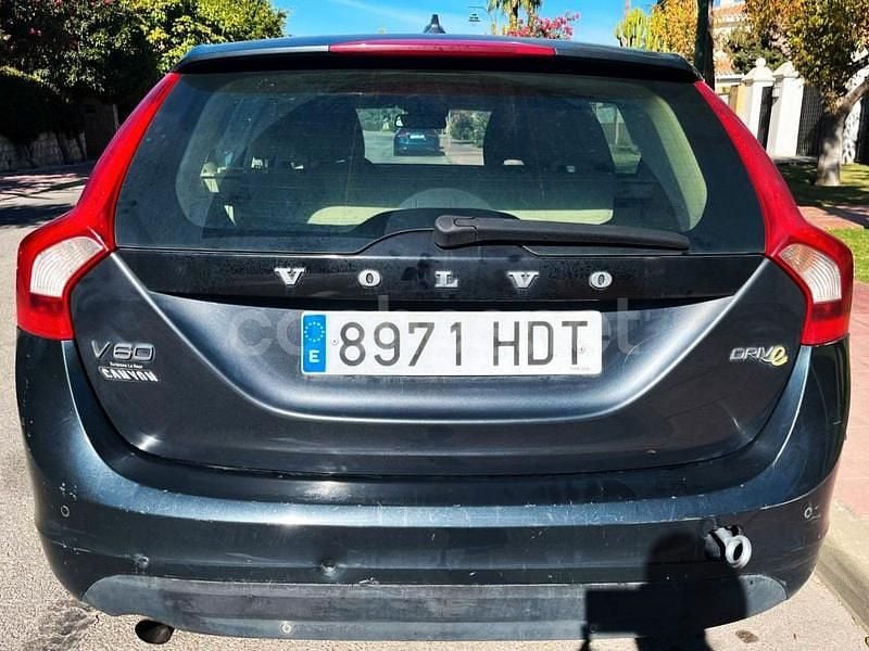 Usado Volvo V60 Momentum 116 CV (85 kW) 2011 Azul Familiar