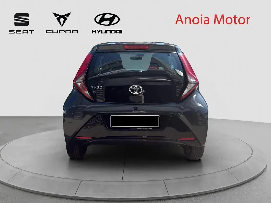 Usado Toyota Aygo X-play 72 CV (52 kW) 2020 Gris Utilitario