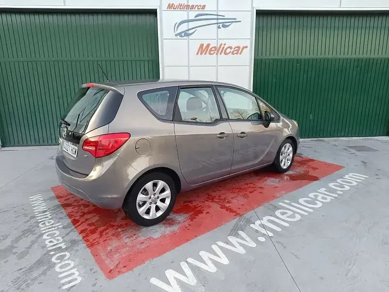 Usado Opel Meriva Excellence 110 CV (80 kW) 2011 Gris / plata Monovolumen