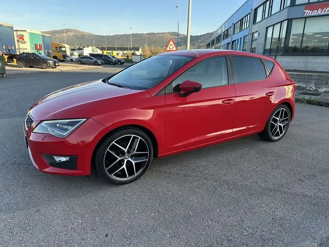 Używany Seat Leon FR 122 KM (89 kW) 2015 Czerwony Hatchback