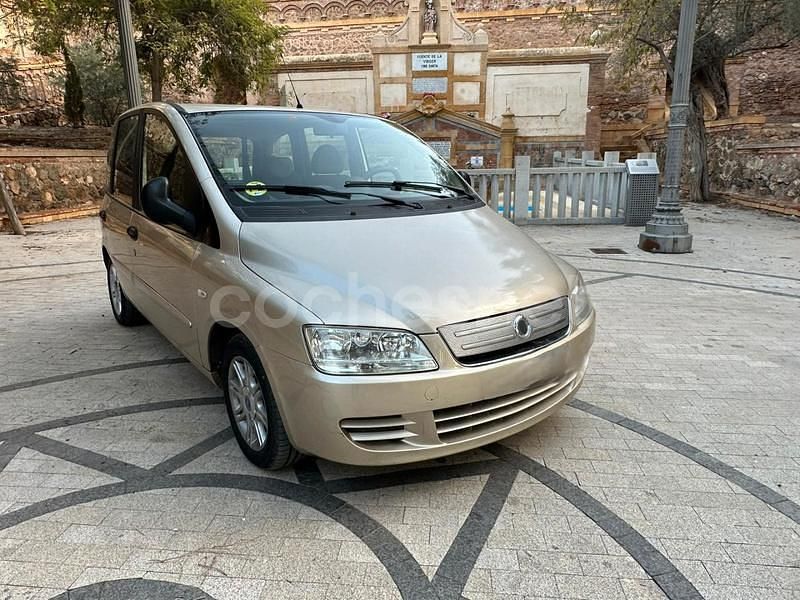 Usado Fiat Multipla Dynamic 120 CV (88 kW) 2009 Marrón Monovolumen