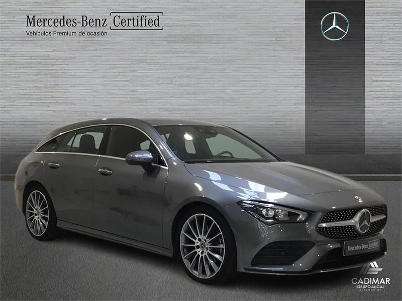 Usado Mercedes CLA200 Shooting Brake AMG line 150 CV (110 kW) 2021 Gris Familiar