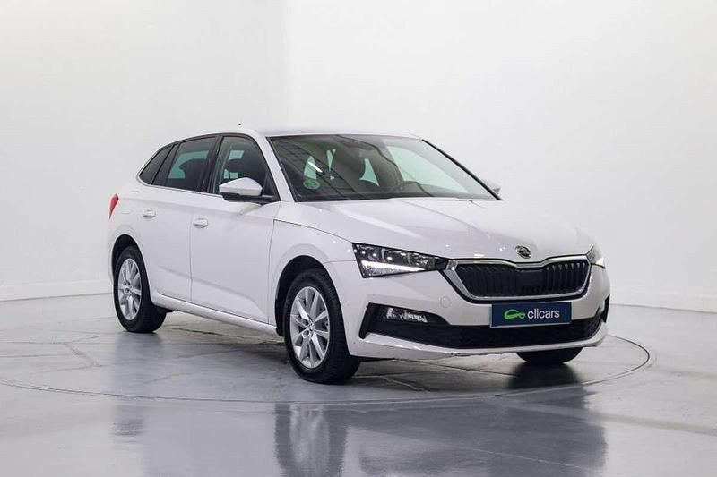 Usado Skoda Scala Ambition 110 CV (80 kW) 2022 Blanco Utilitario