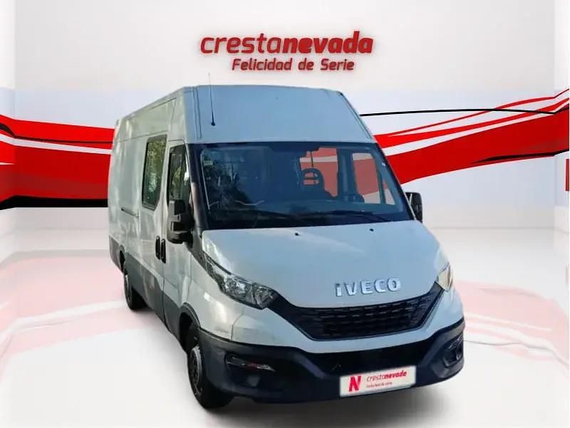 Usado Iveco Daily 136 CV (100 kW) 2021 Blanco Monovolumen