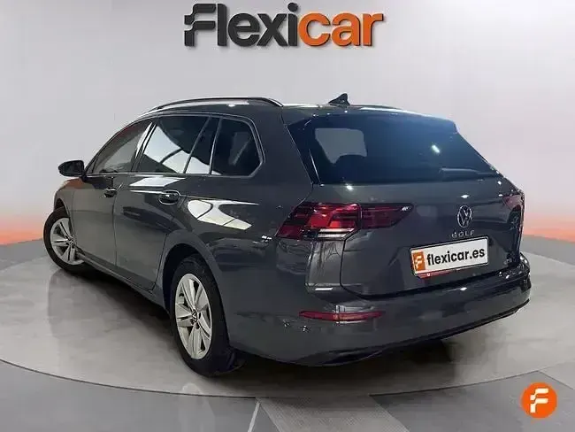 Usado VW Golf VIII Life 131 CV (96 kW) 2024 Gris Familiar