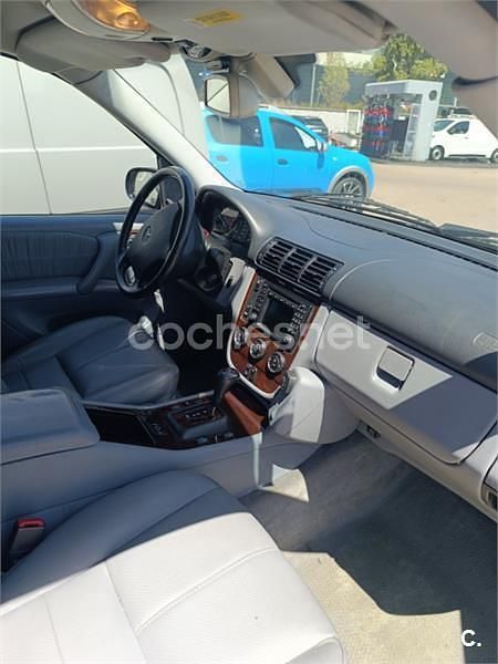 Usado Mercedes ML350 245 CV (180 kW) 2004 Violeta / lila SUV