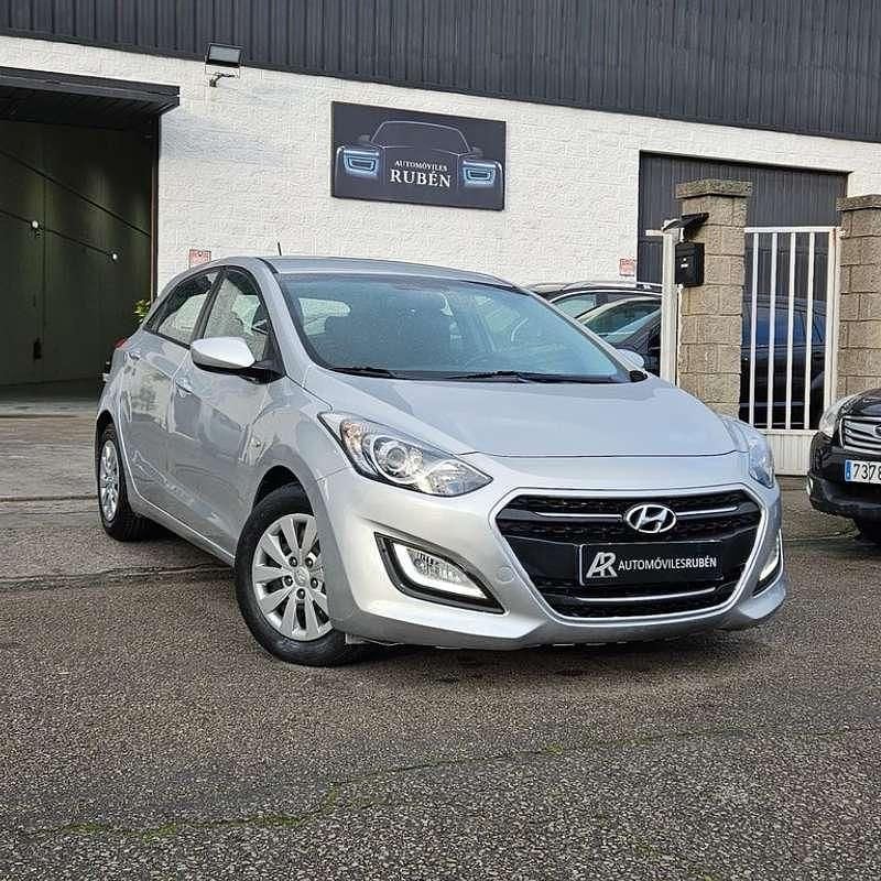 Usado Hyundai i30 90 CV (66 kW) 2015 Gris Utilitario