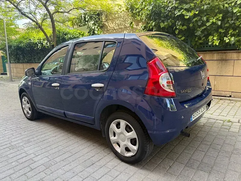 Usado Dacia Sandero Base 75 CV (55 kW) 2009 Azul Berlina