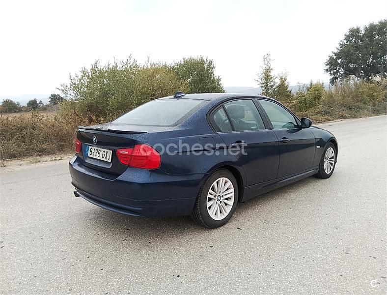 Usado BMW 320 170 CV (125 kW) 2010 Azul Familiar