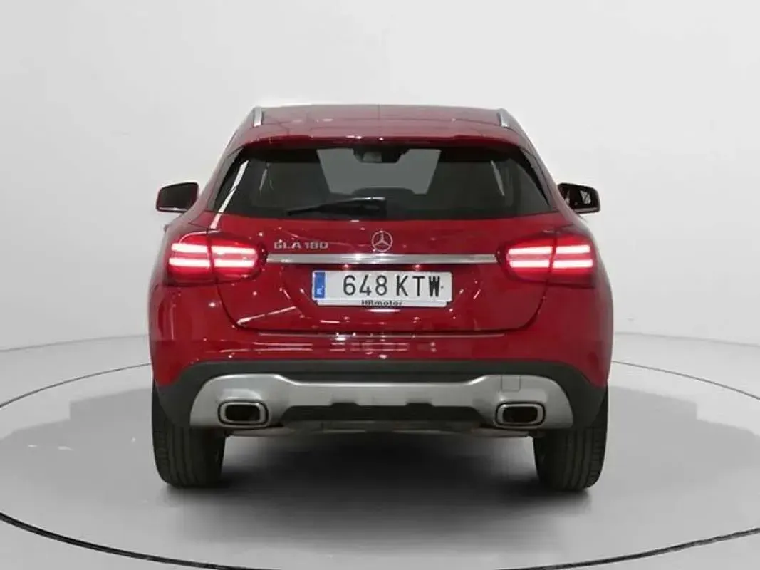 Usado Mercedes GLA180 Urban 122 CV (89 kW) 2019 Rojo SUV