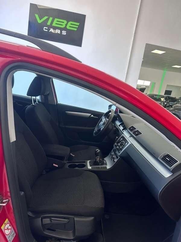 Usado VW Passat Advance 140 CV (102 kW) 2012 Rojo Familiar
