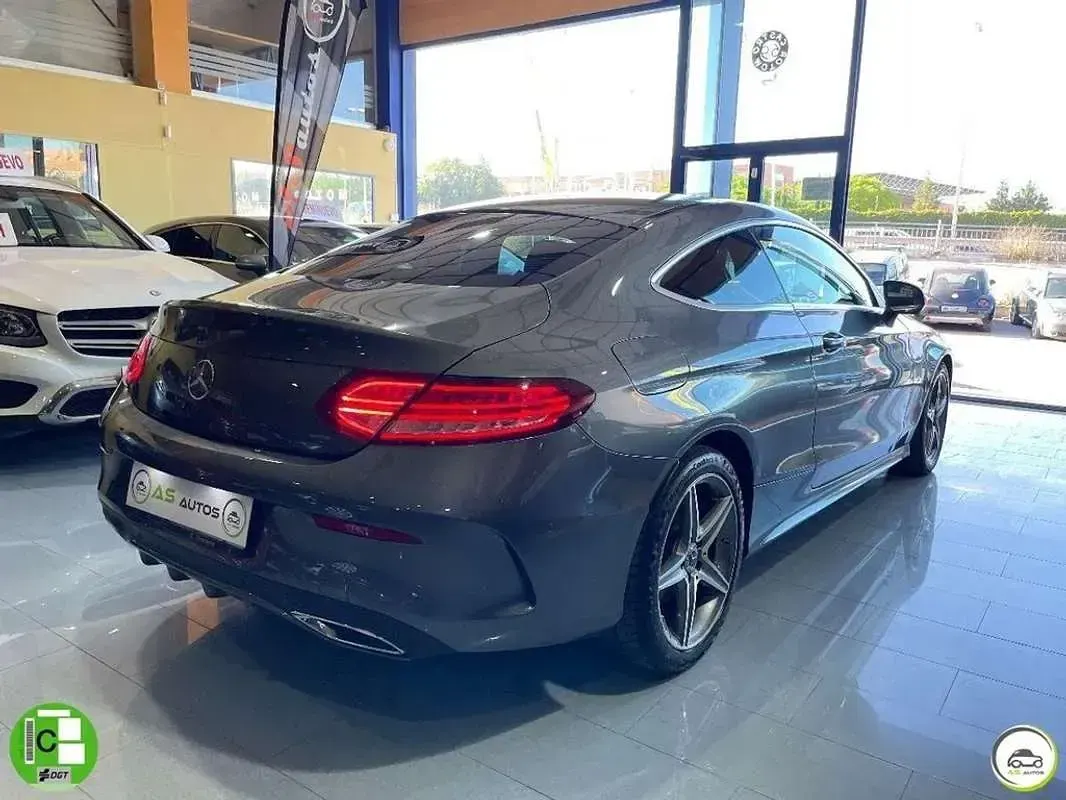 Usado Mercedes C220 170 CV (125 kW) 2018 Gris Coupe