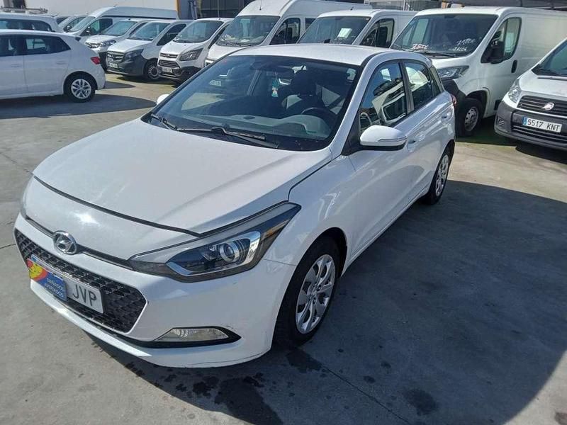 Usado Hyundai i20 75 CV (55 kW) 2016 Blanco Utilitario
