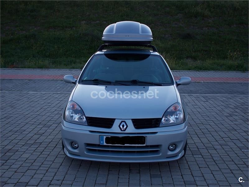 Usado Renault Clio II Privilege 80 CV (58 kW) 2004 Gris / plata Berlina