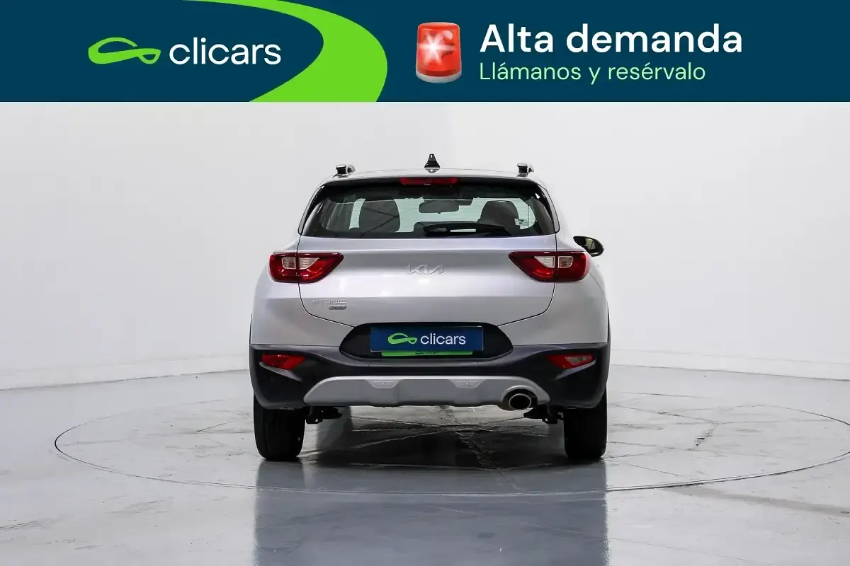 Usado Kia Stonic 101 CV (74 kW) 2024 Gris SUV