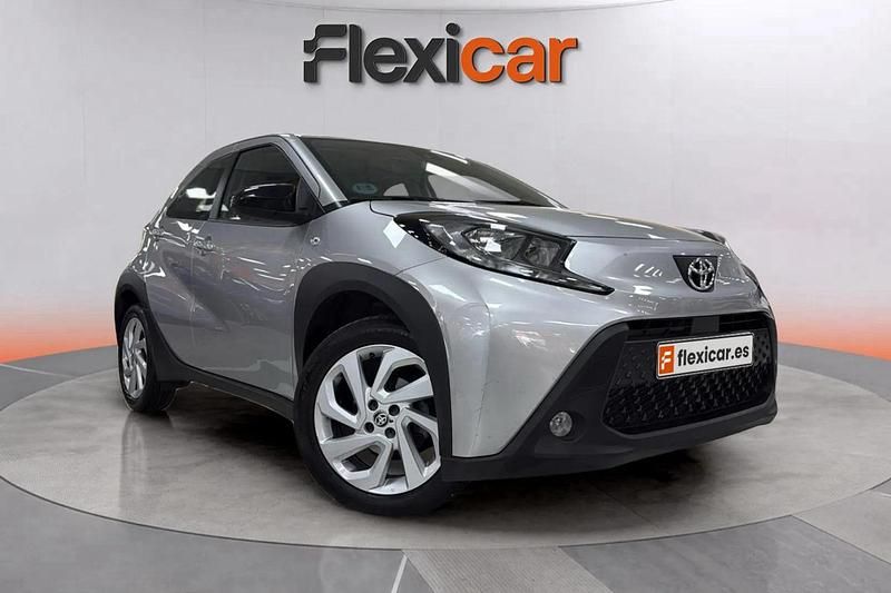 Gris Usado 2024 Toyota Aygo X-play Utilitario | 14.090 € (Precio justo) - Imagen 1/4