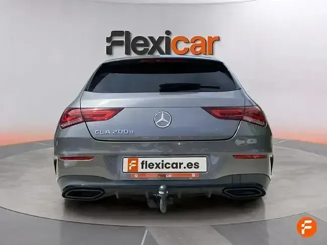 Usado Mercedes CLA200 Shooting Brake 150 CV (110 kW) 2021 Gris Familiar