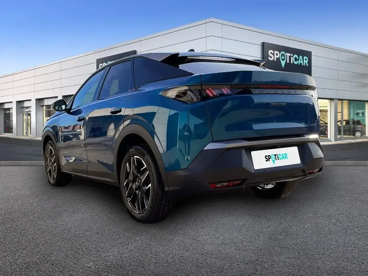 Usado Peugeot 3008 Allure 136 CV (100 kW) 2024 Azul SUV