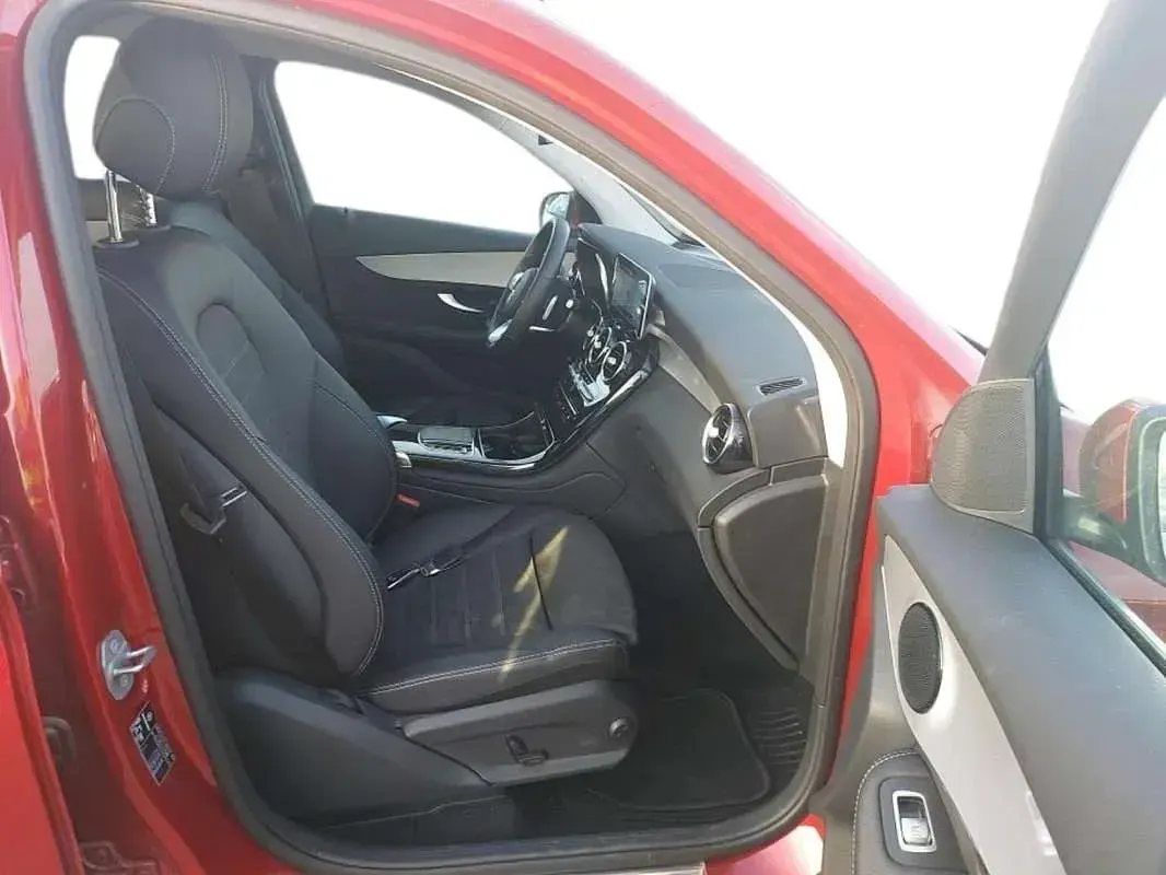 Usado Mercedes GLC220 194 CV (142 kW) 2021 Rojo SUV