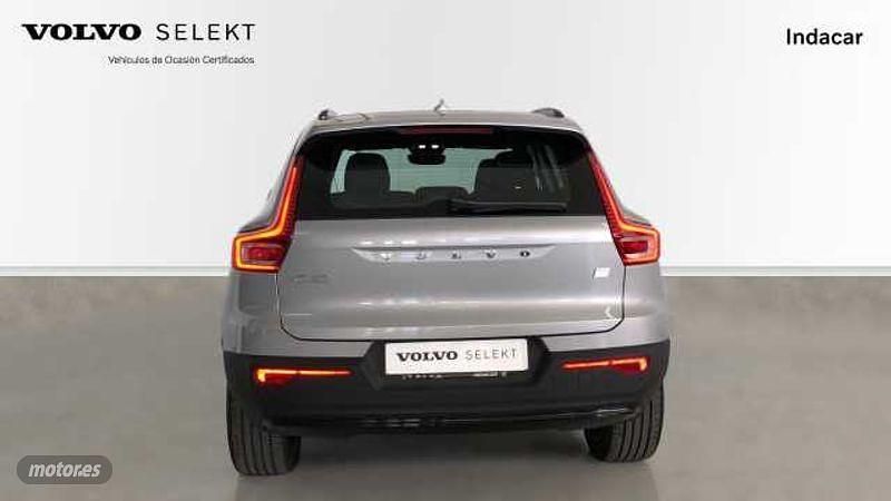 Usado Volvo XC40 Core 185 kW (252 CV) 2023 Plateado SUV