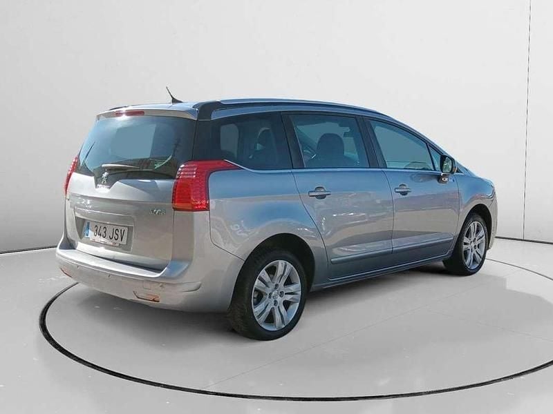 Usado Peugeot 5008 Allure 132 CV (97 kW) 2016 Gris SUV