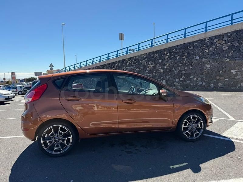 Usado Ford Fiesta Titanium 100 CV (73 kW) 2016 Marrón Berlina