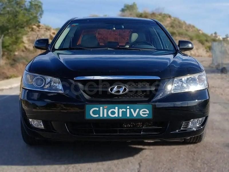 Usado Hyundai Sonata Style 150 CV (110 kW) 2006 Negro Berlina