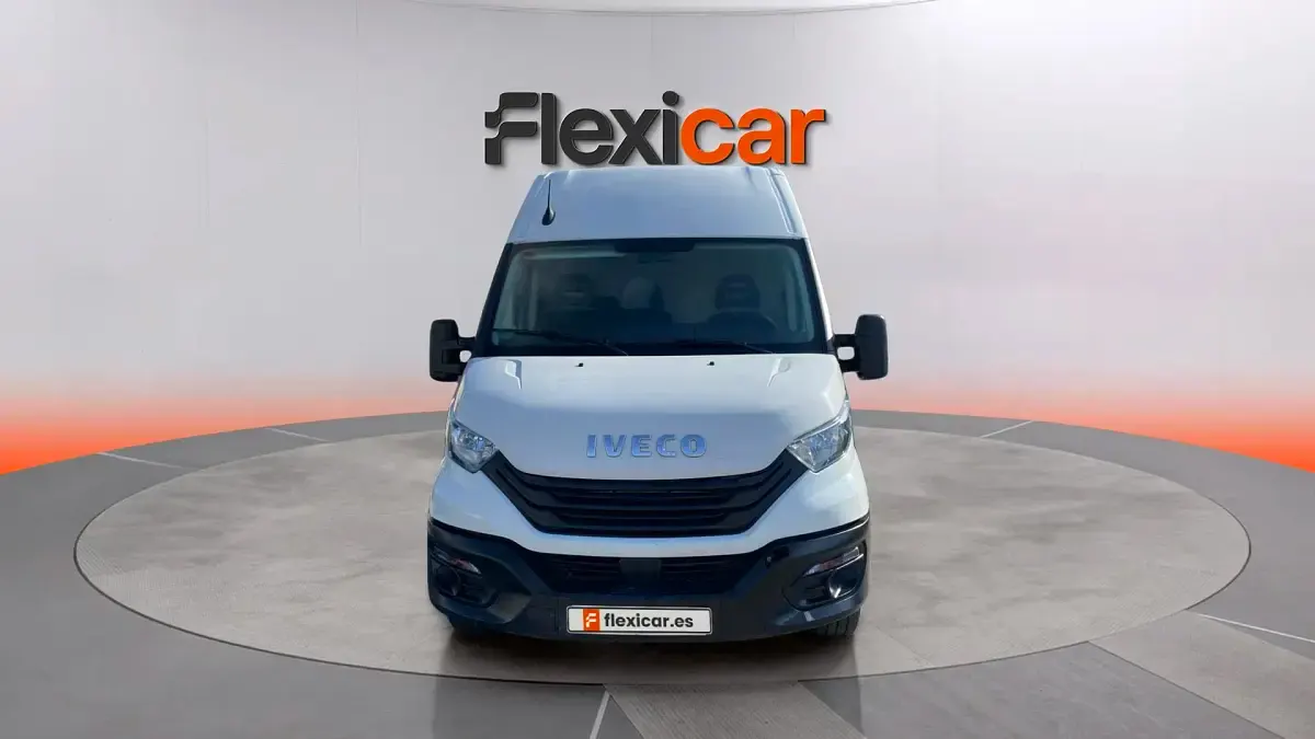 Usado Iveco Daily 156 CV (114 kW) 2023 Blanco Berlina