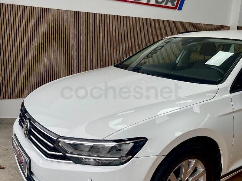 Usado VW Passat Business 150 CV (110 kW) 2021 Blanco Familiar