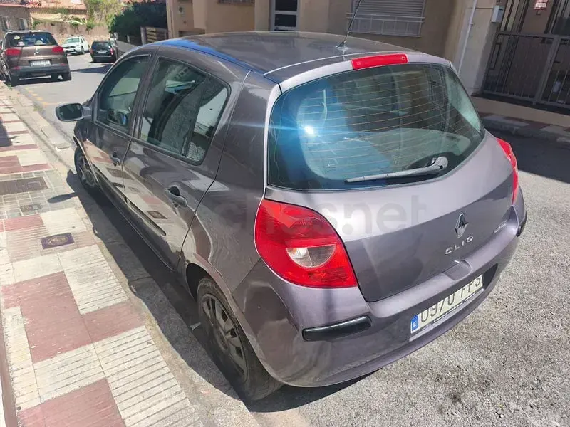 Usado Renault Clio II Privilege 105 CV (77 kW) 2007 Gris / plata Berlina