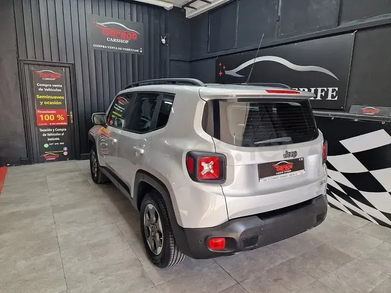 Usado Jeep Renegade Sport 120 CV (88 kW) 2017 Gris / plata SUV