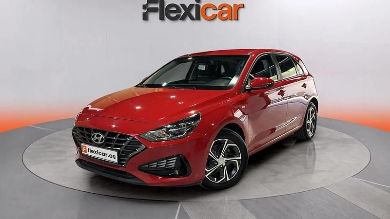 Usado Hyundai i30 120 CV (88 kW) 2024 Rojo Berlina