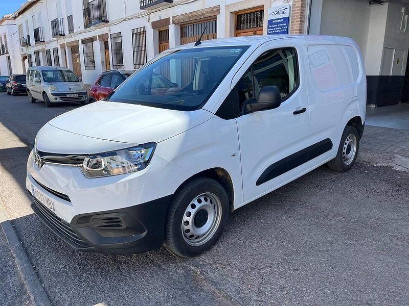 Usado Toyota Proace City City 100 CV (73 kW) 2022 Blanco Monovolumen