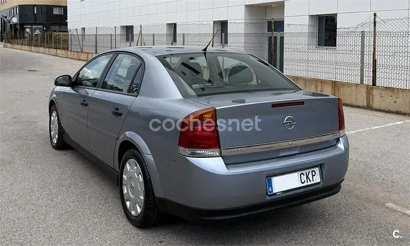 Usado Opel Vectra Comfort 125 CV (91 kW) 2004 Gris / plata Berlina