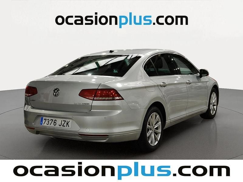 Usado VW Passat Advance 150 CV (110 kW) 2017 Gris plata Berlina