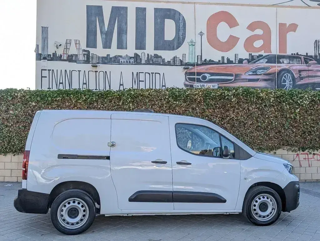 Usado Peugeot Partner Premium 100 CV (73 kW) 2021 Blanco Monovolumen