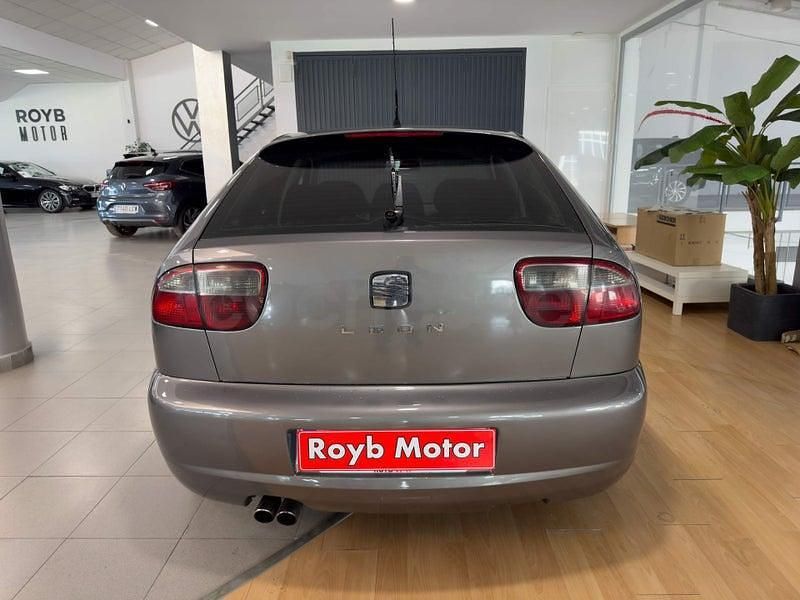 Usado Seat Leon FR 150 CV (110 kW) 2004 Gris Utilitario